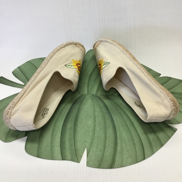 Cold WaterCreek New Flats - Picture 4 of 10